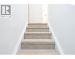 306 Oakwood Court, Newmarket, ON L3Y3C8 Photo 17