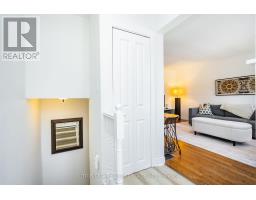 Bedroom 3 - 306 Oakwood Court, Newmarket, ON L3Y3C8 Photo 6