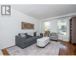 306 Oakwood Court, Newmarket, ON L3Y3C8 Photo 9