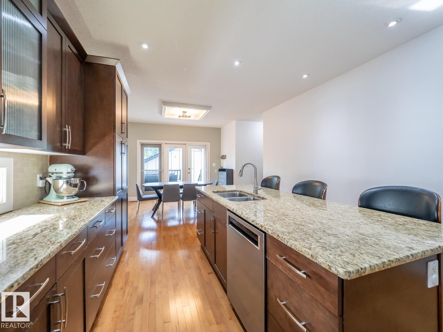 10957 75 AV NW - 14