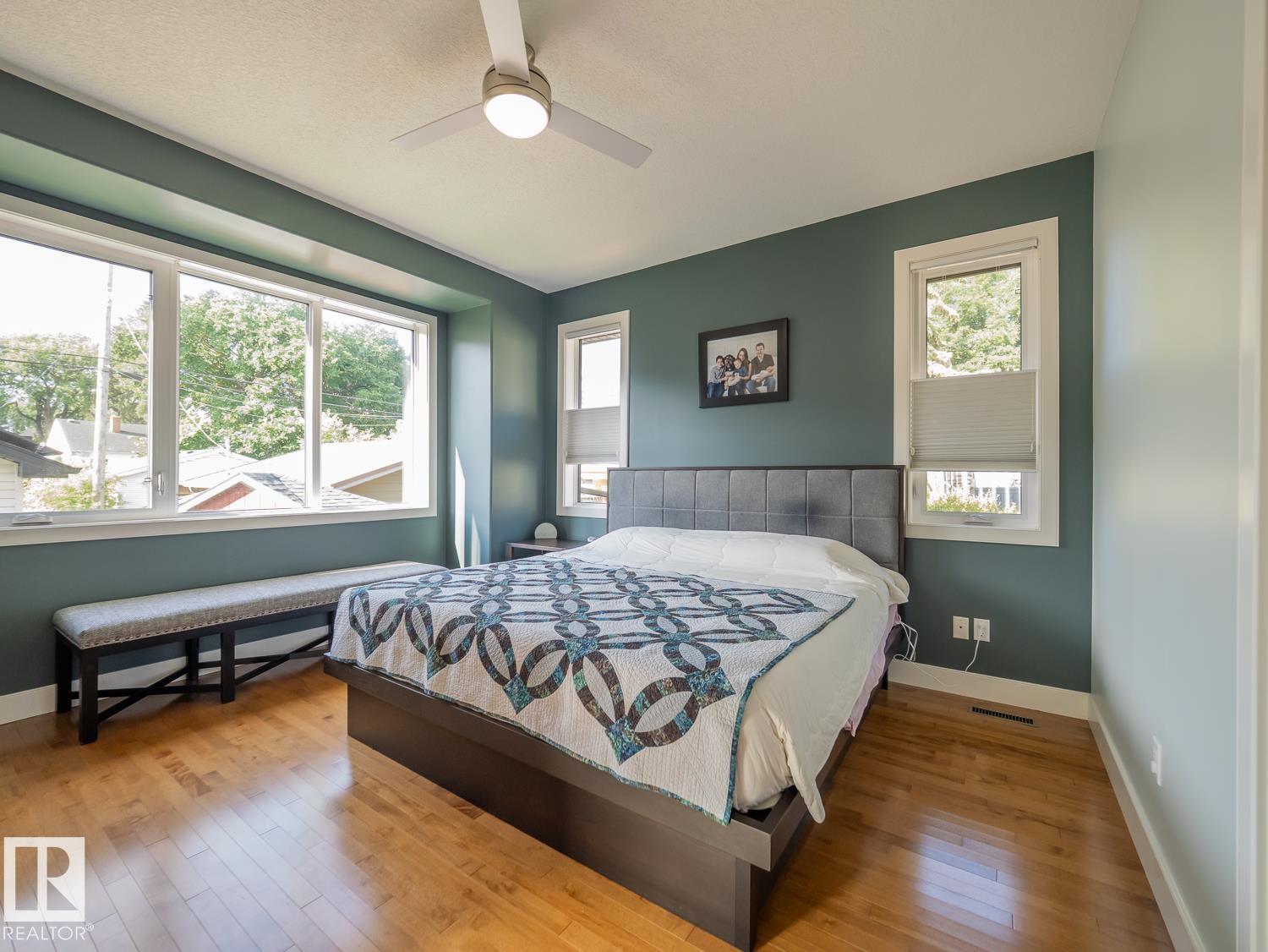 10957 75 AV NW - 19