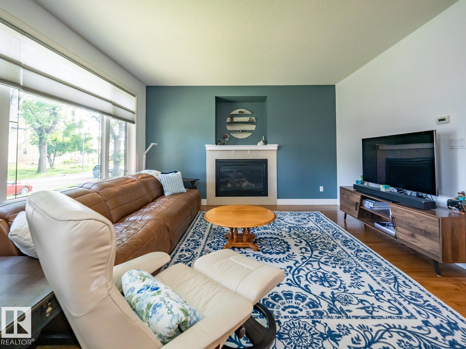 10957 75 AV NW - 3