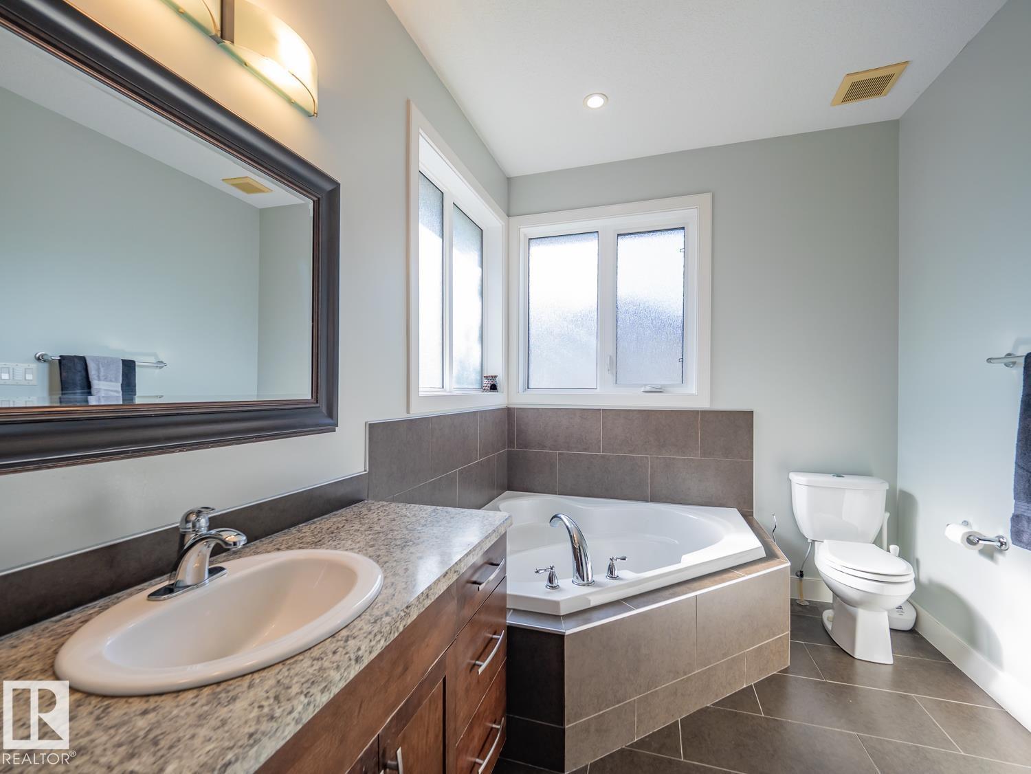 10957 75 AV NW - 25