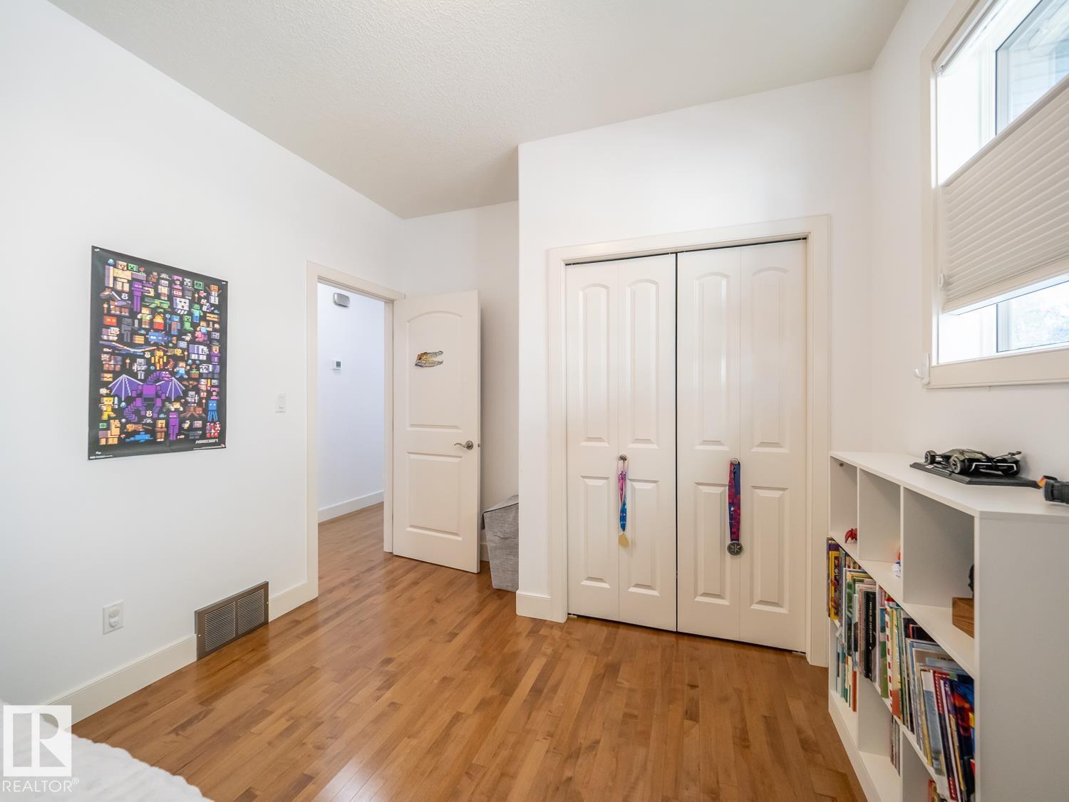 10957 75 AV NW - 29