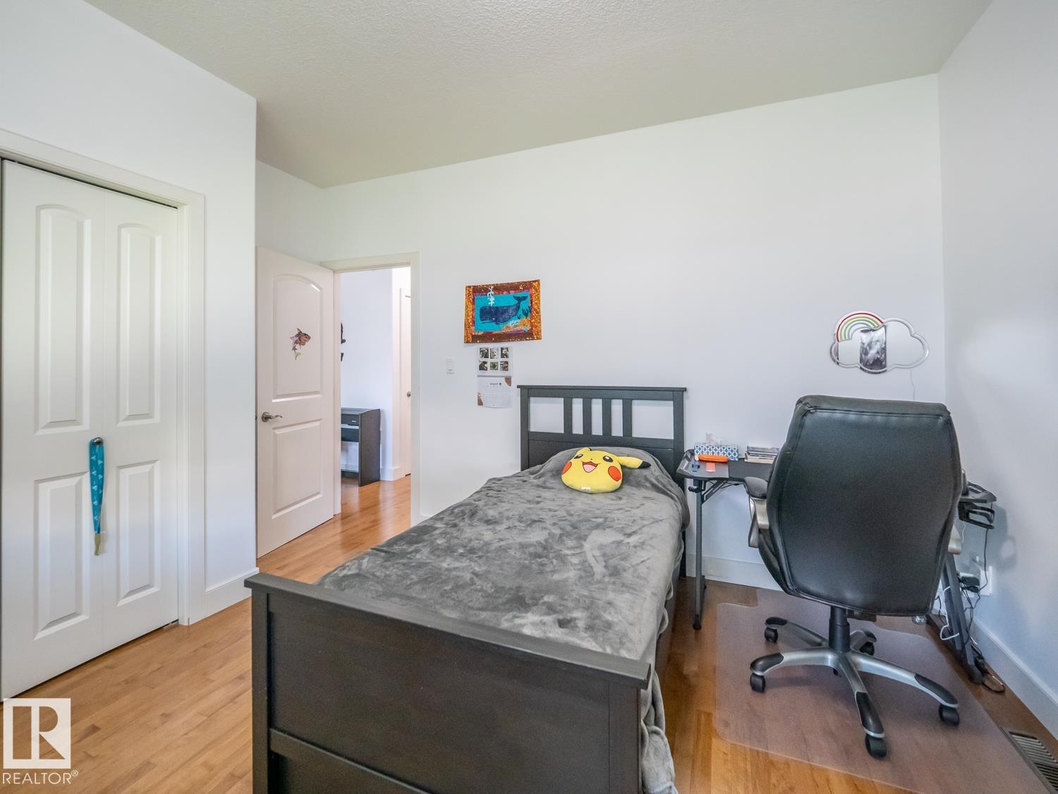 10957 75 AV NW - 33
