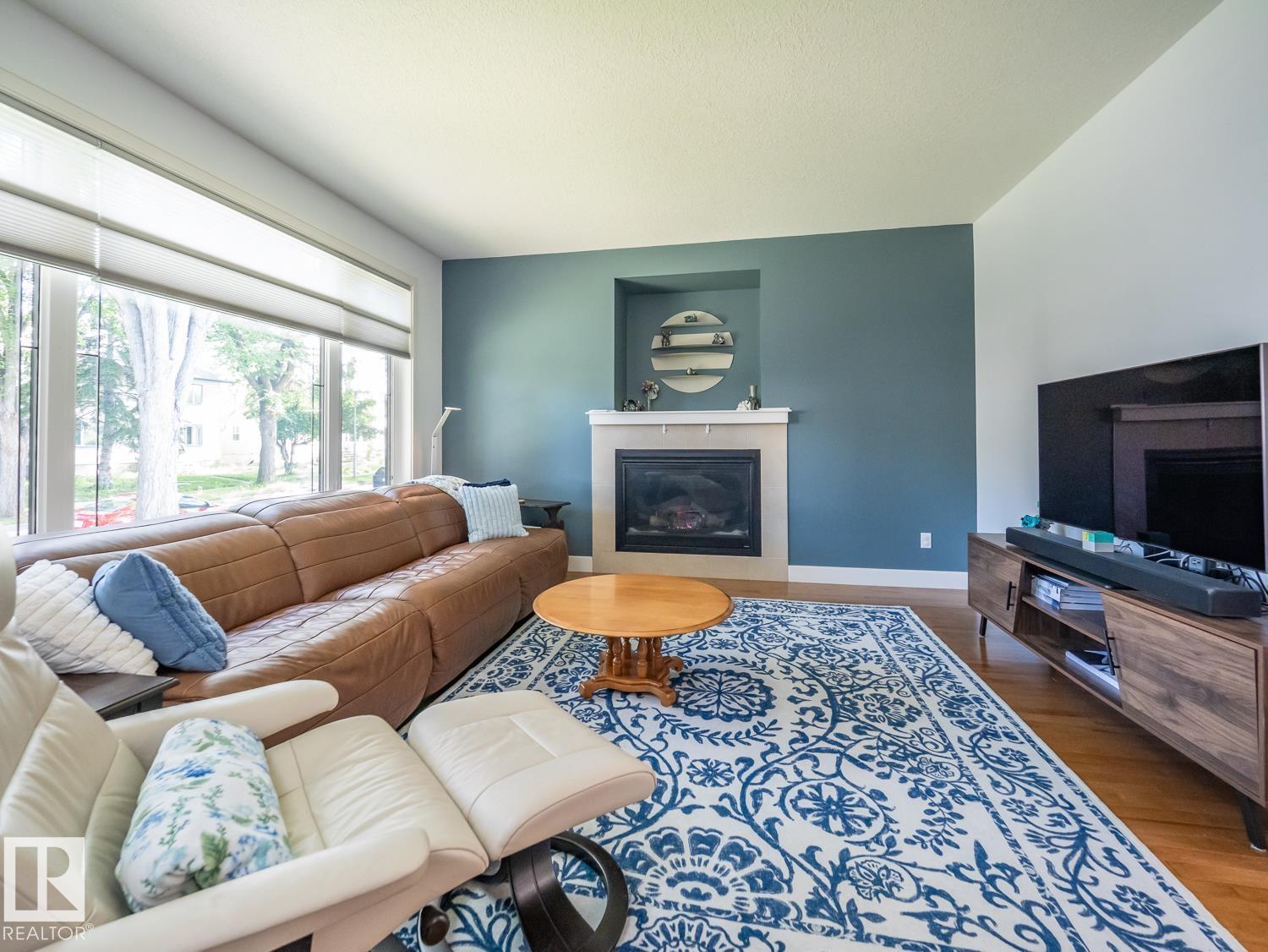 10957 75 AV NW - 4