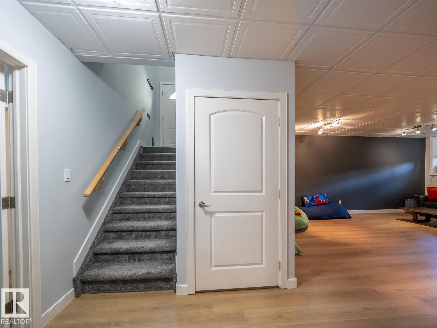 10957 75 AV NW - 37