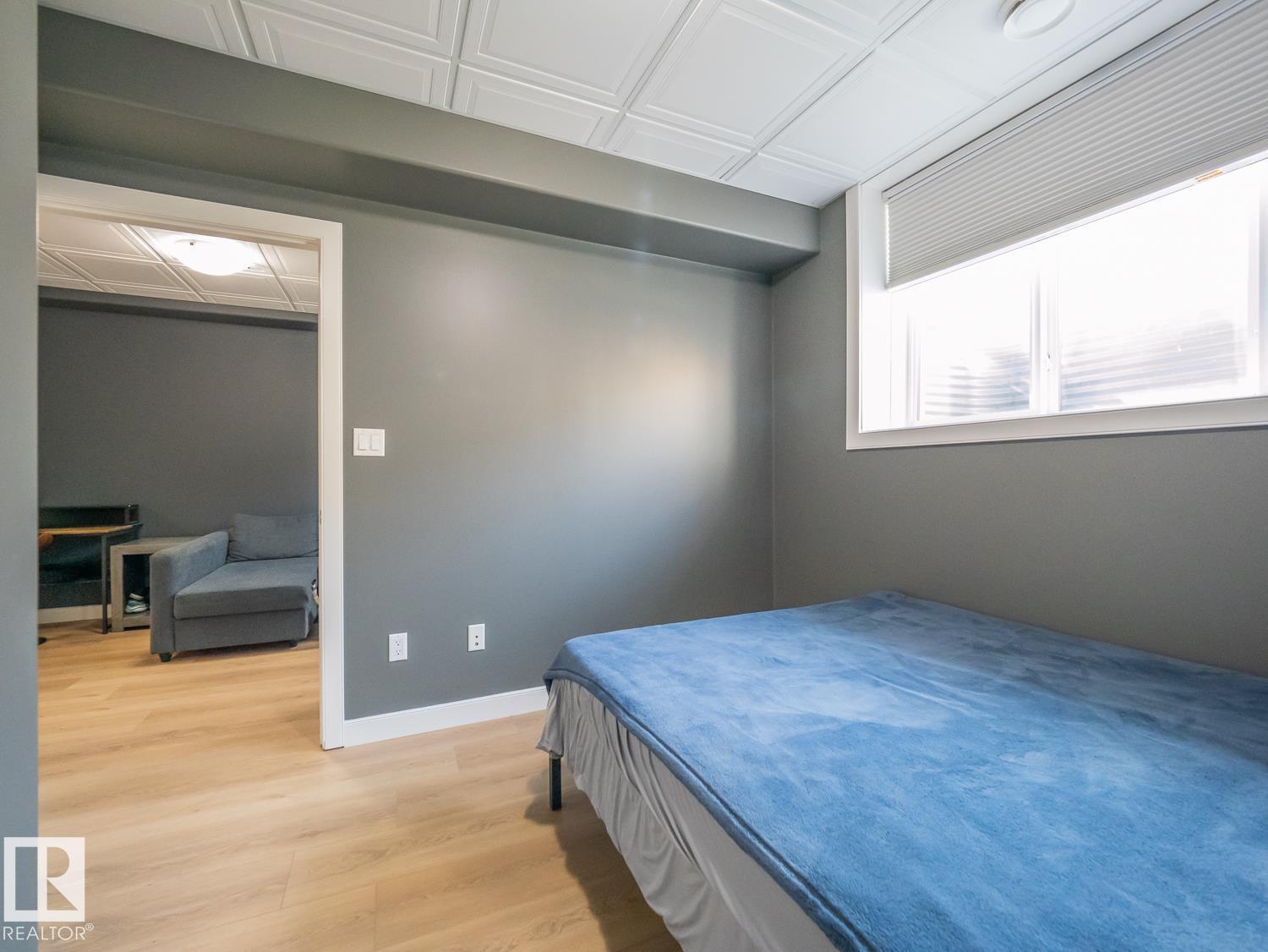 10957 75 AV NW - 42