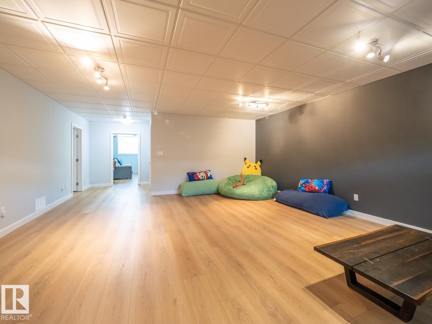 10957 75 AV NW - 46