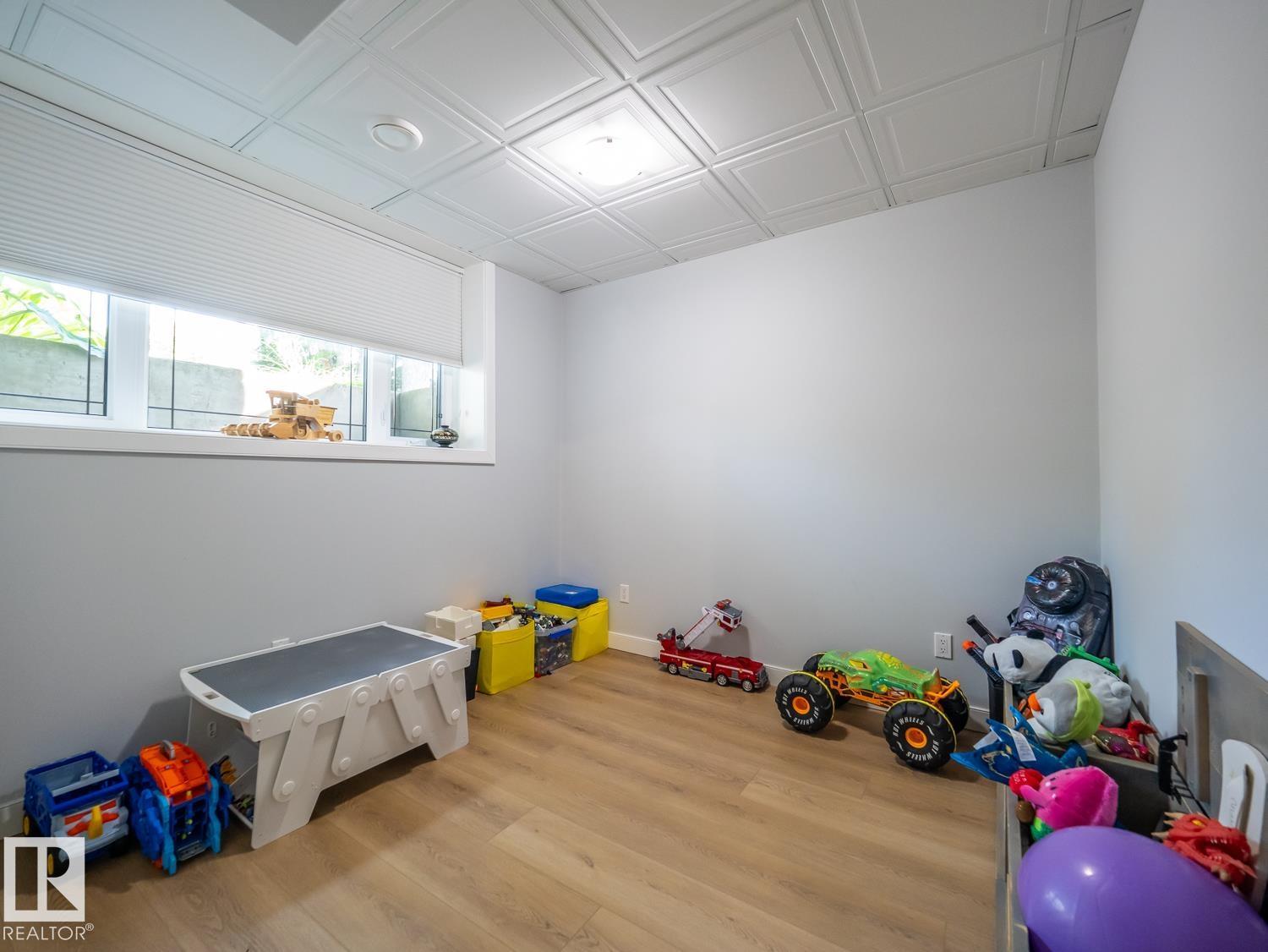 10957 75 AV NW - 49