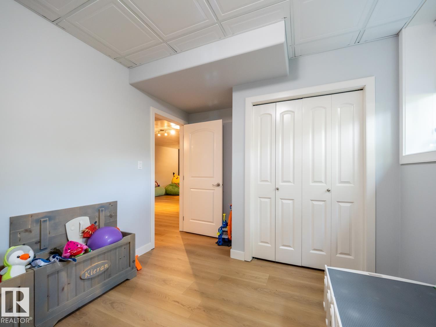 10957 75 AV NW - 50