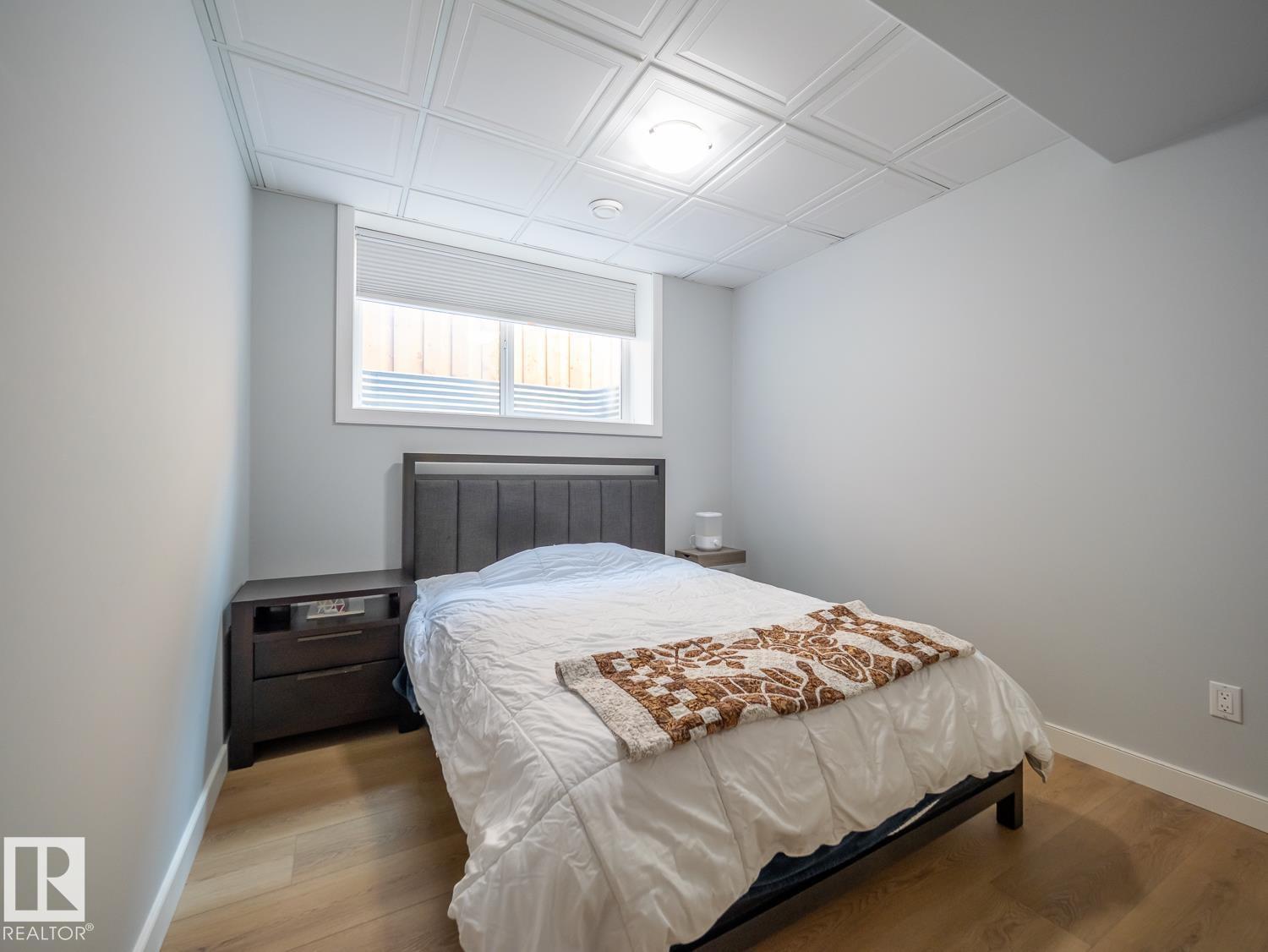 10957 75 AV NW - 52