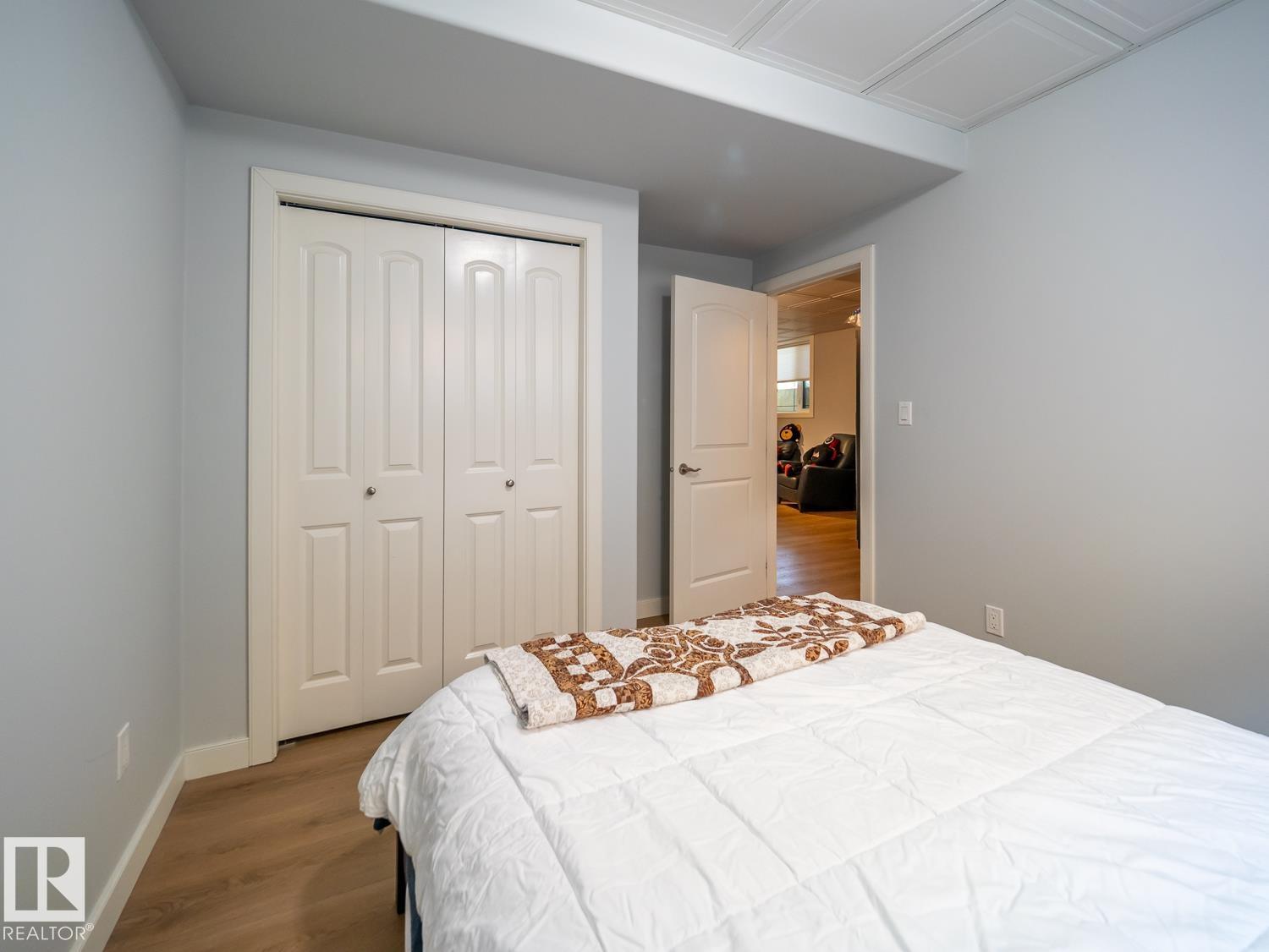 10957 75 AV NW - 54