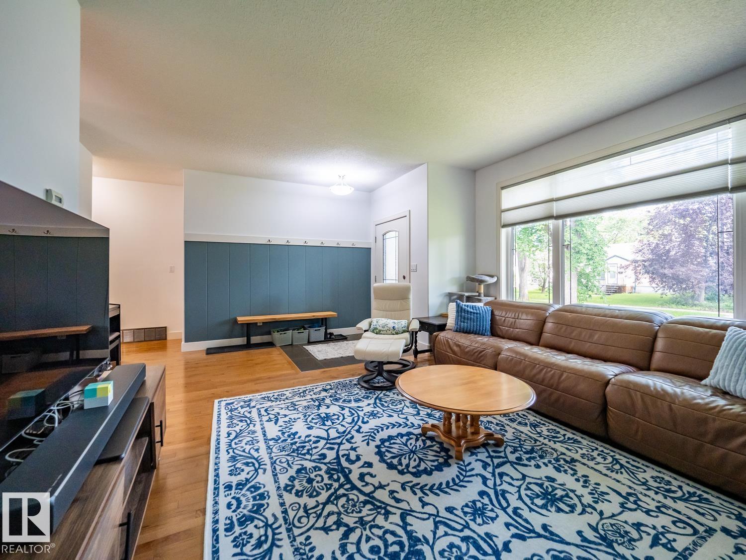 10957 75 AV NW - 6
