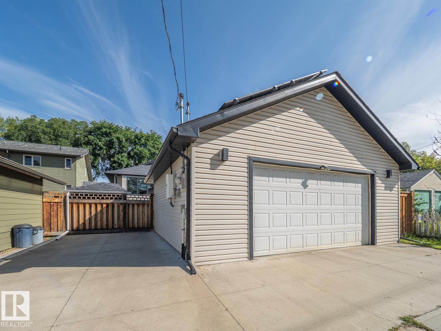 10957 75 AV NW - 65