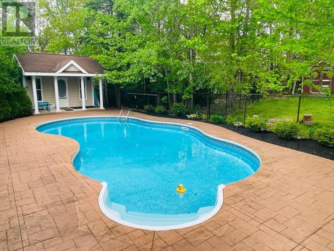 Property 42 of 49 of 17 Pineview Crescent