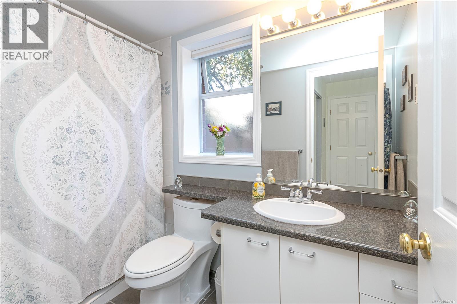 #101 1220 Fort St - Image 14