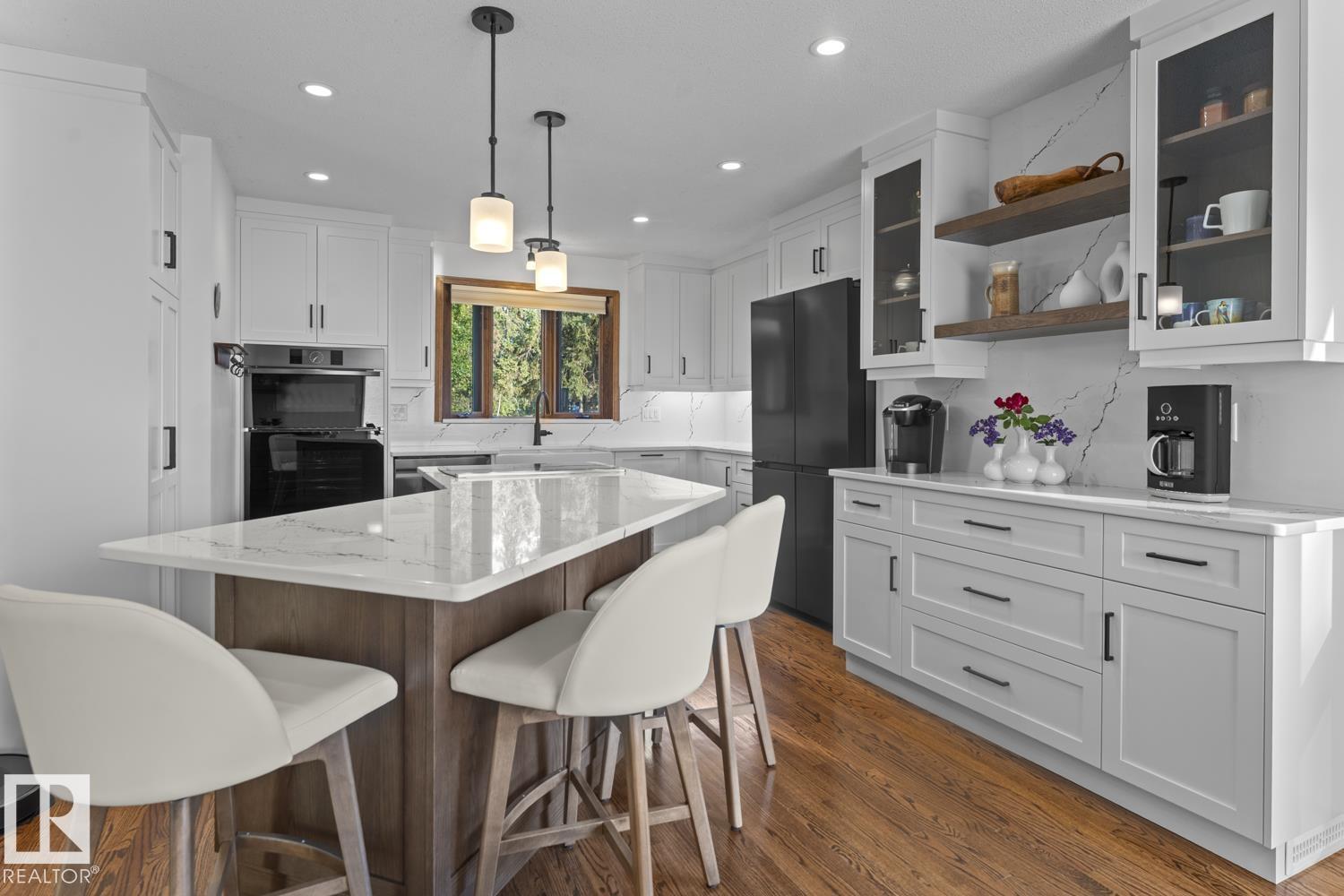 203 PINE AV - Image 10
