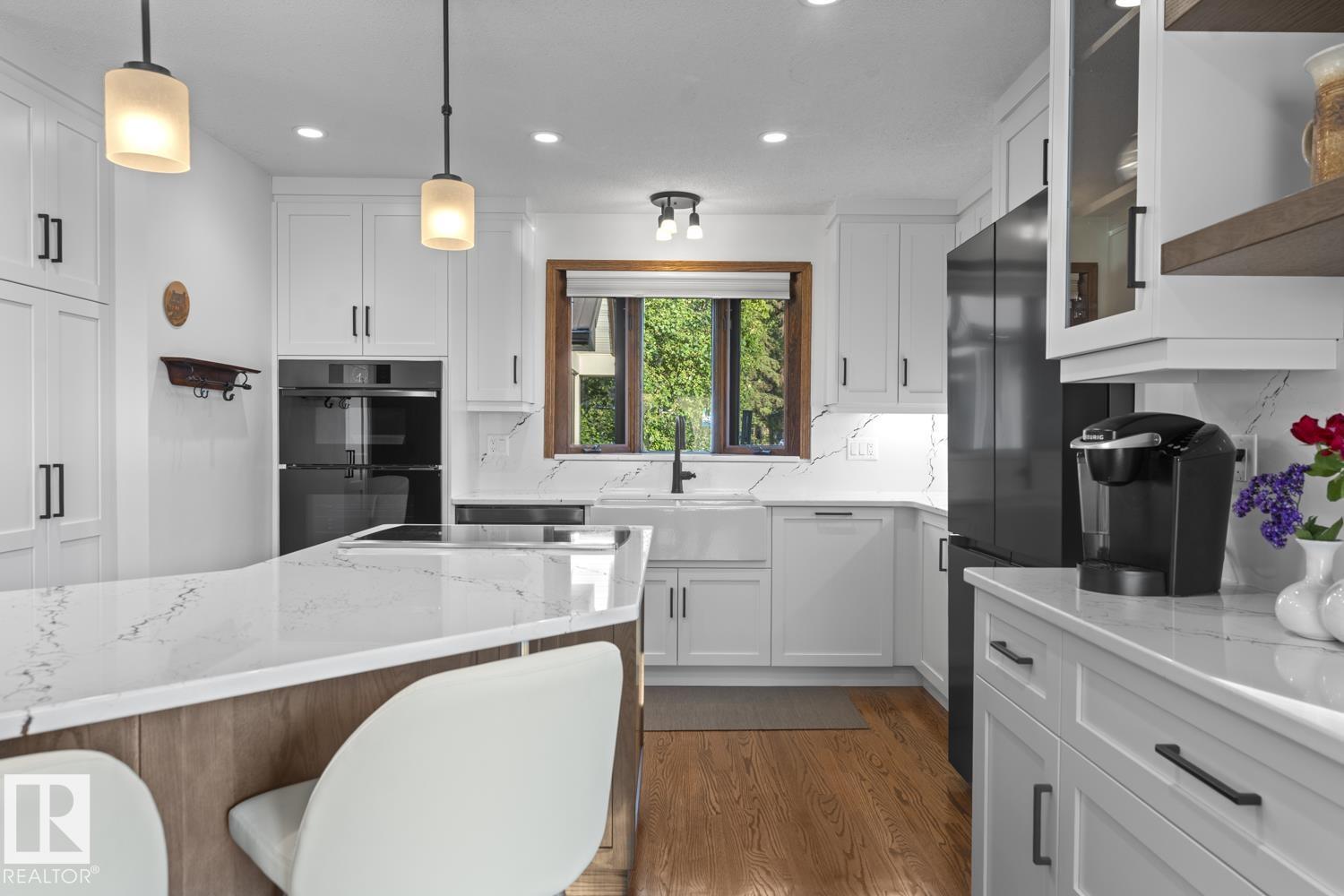 203 PINE AV - Image 11