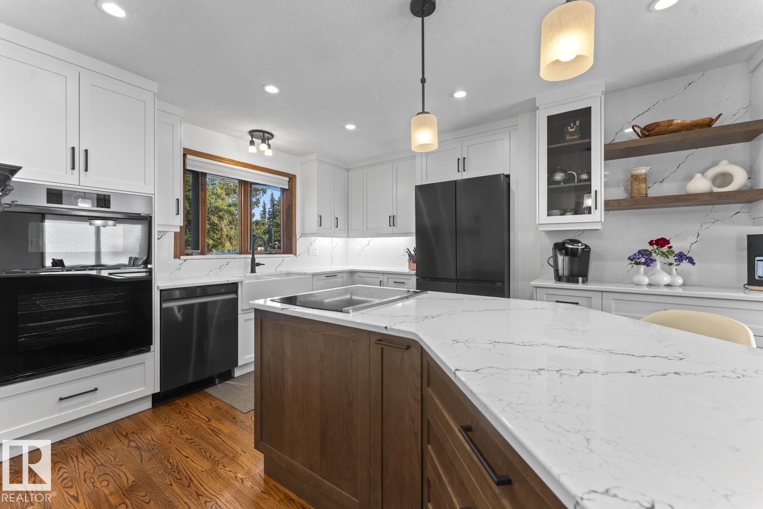 203 PINE AV - Image 13