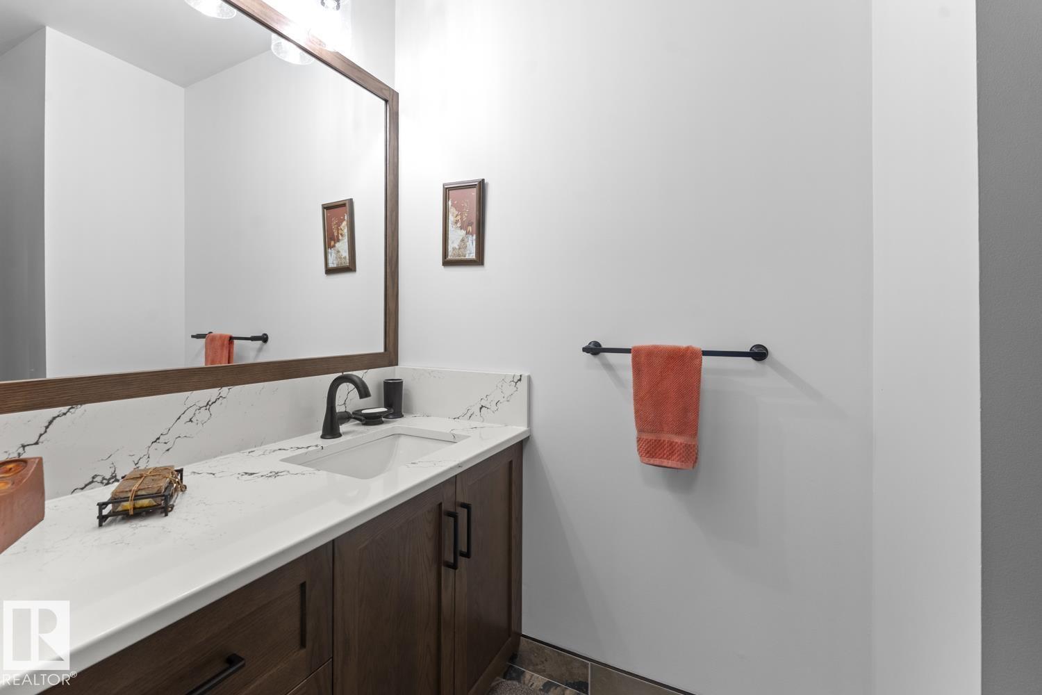 203 PINE AV - Image 17