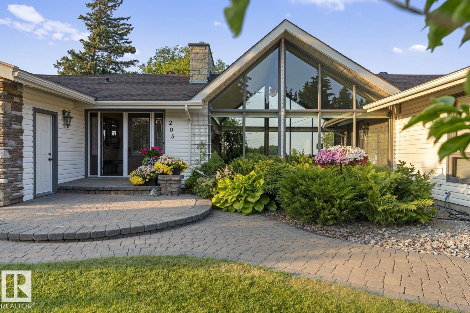 203 PINE AV - Image 3