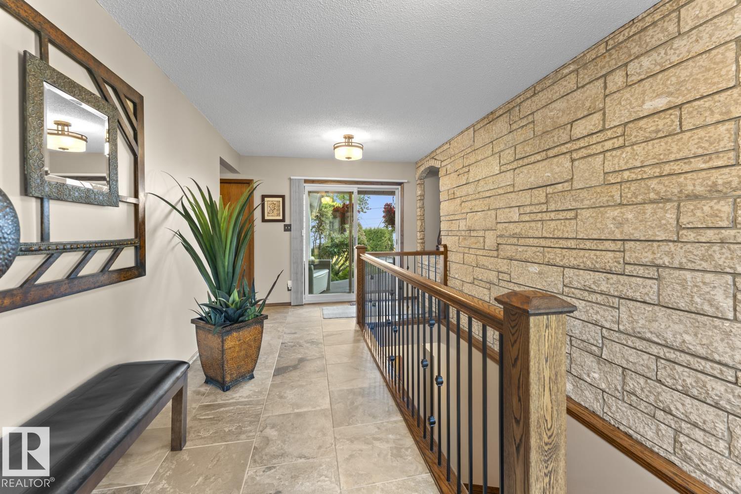 203 PINE AV - Image 4