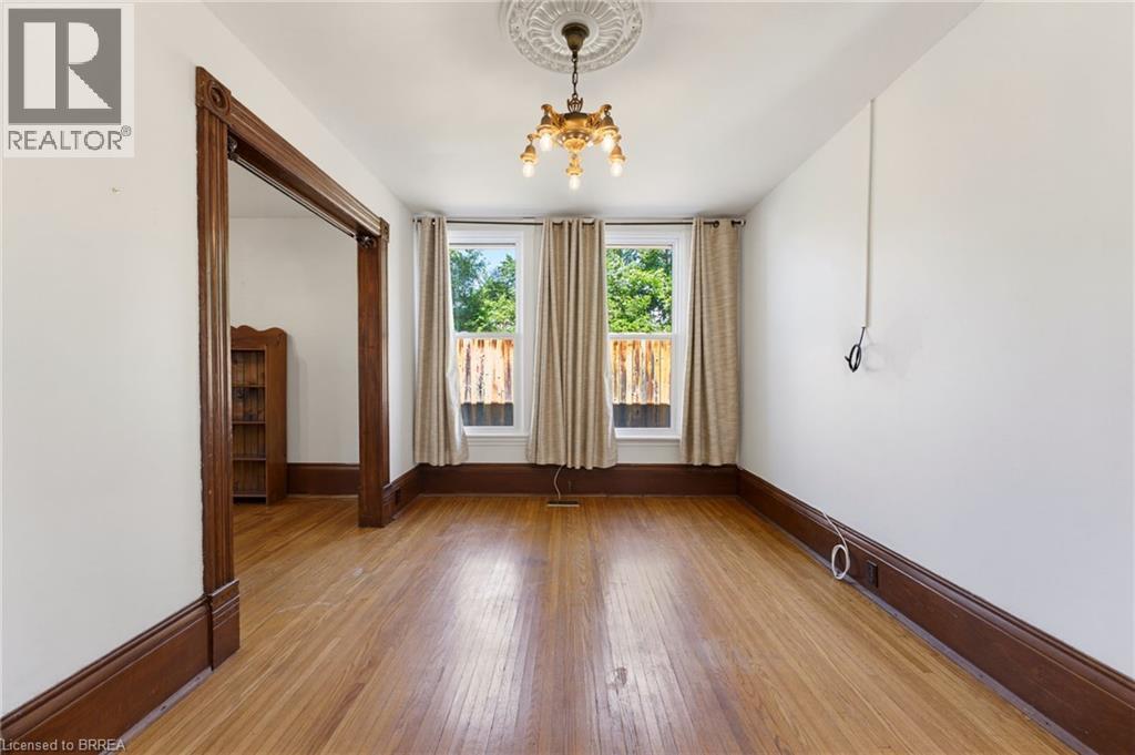 89 DUNDAS Street - 16