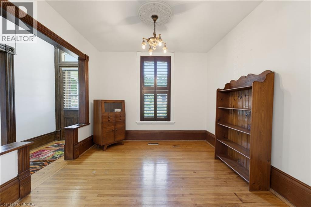 89 DUNDAS Street - Image 14