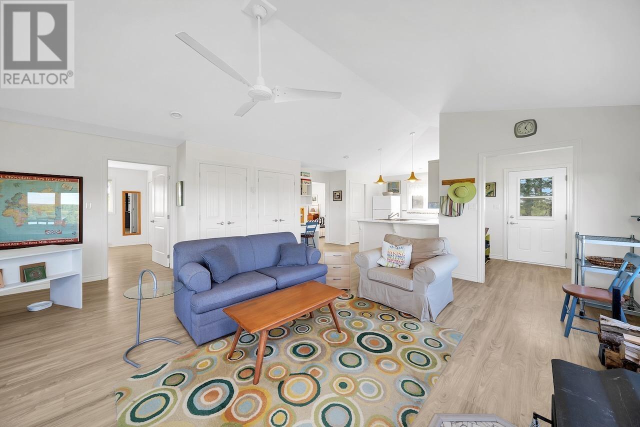 11 HOWE POINT Road - 12