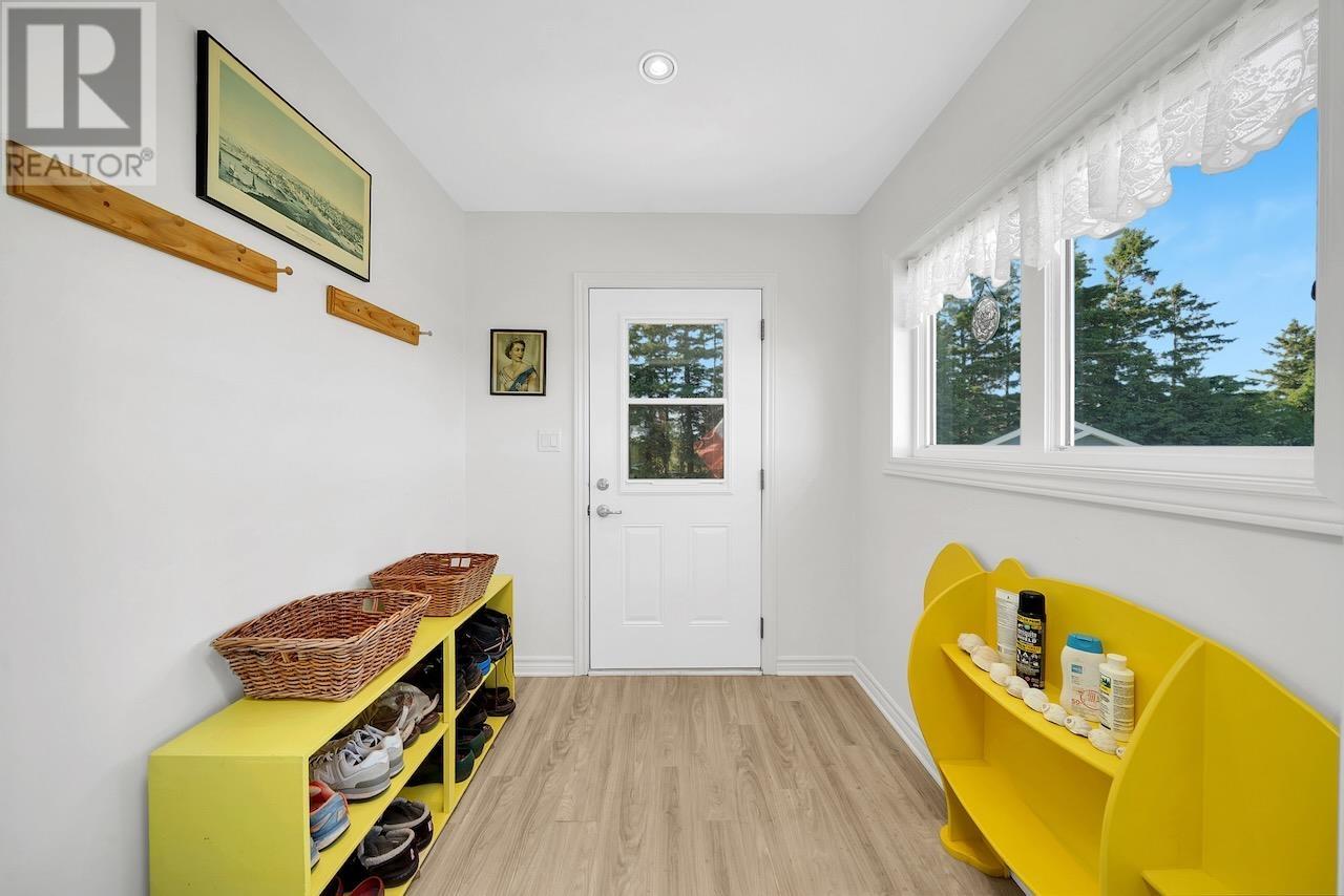 11 HOWE POINT Road - 7