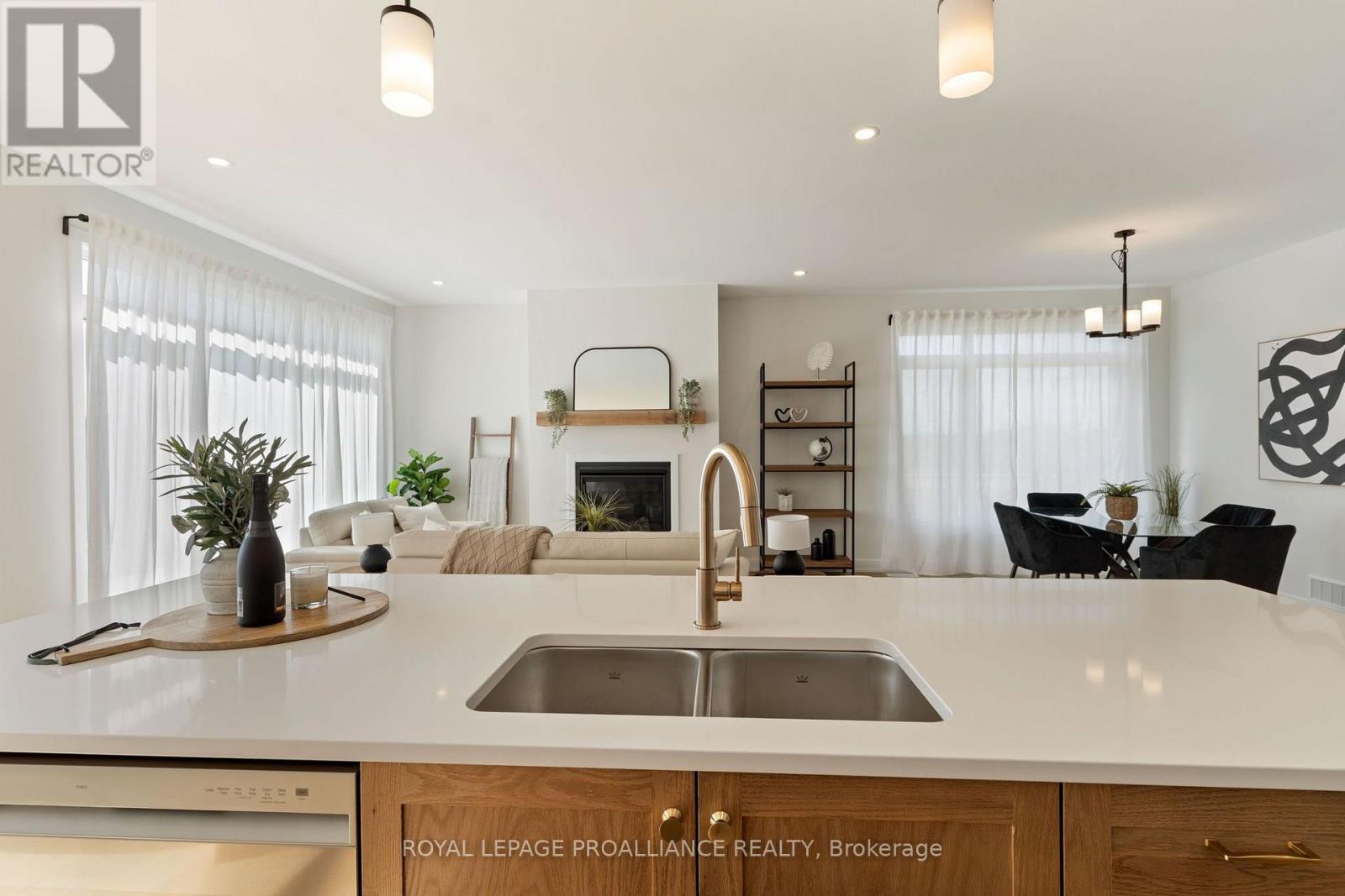 1070 TURNER DRIVE - Image 22
