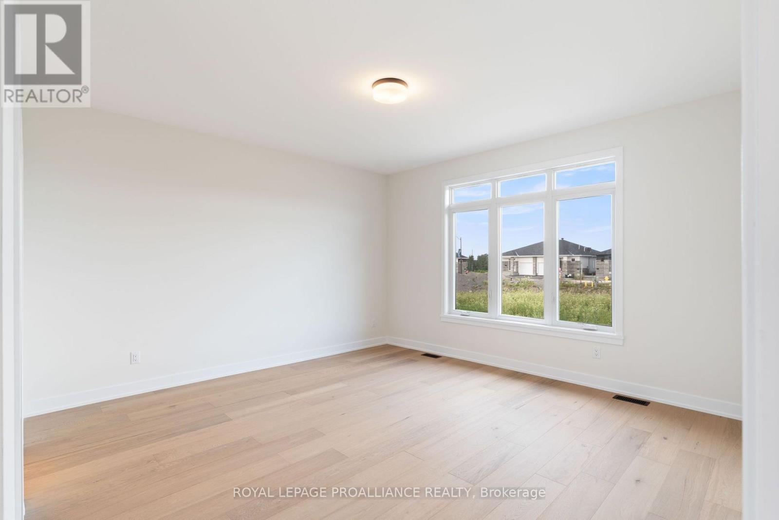 1051 MOORE STREET - Image 32