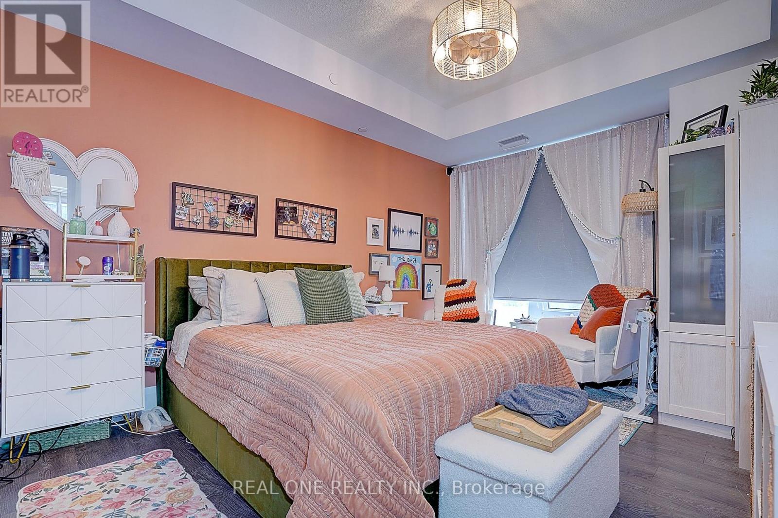 #0915 101 ERSKINE AVENUE - 23