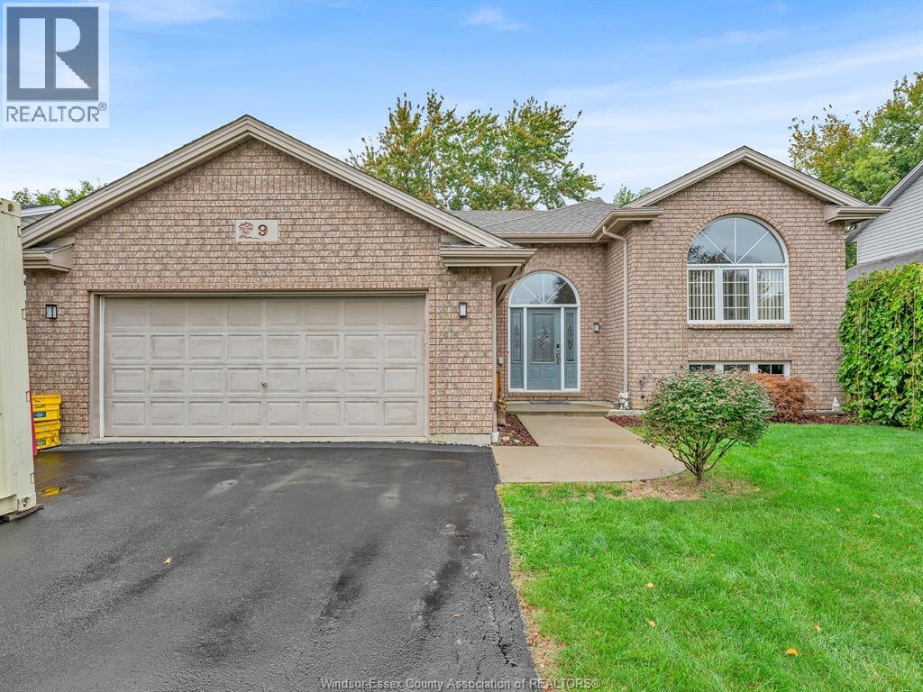9 Lyle STREET - 1
