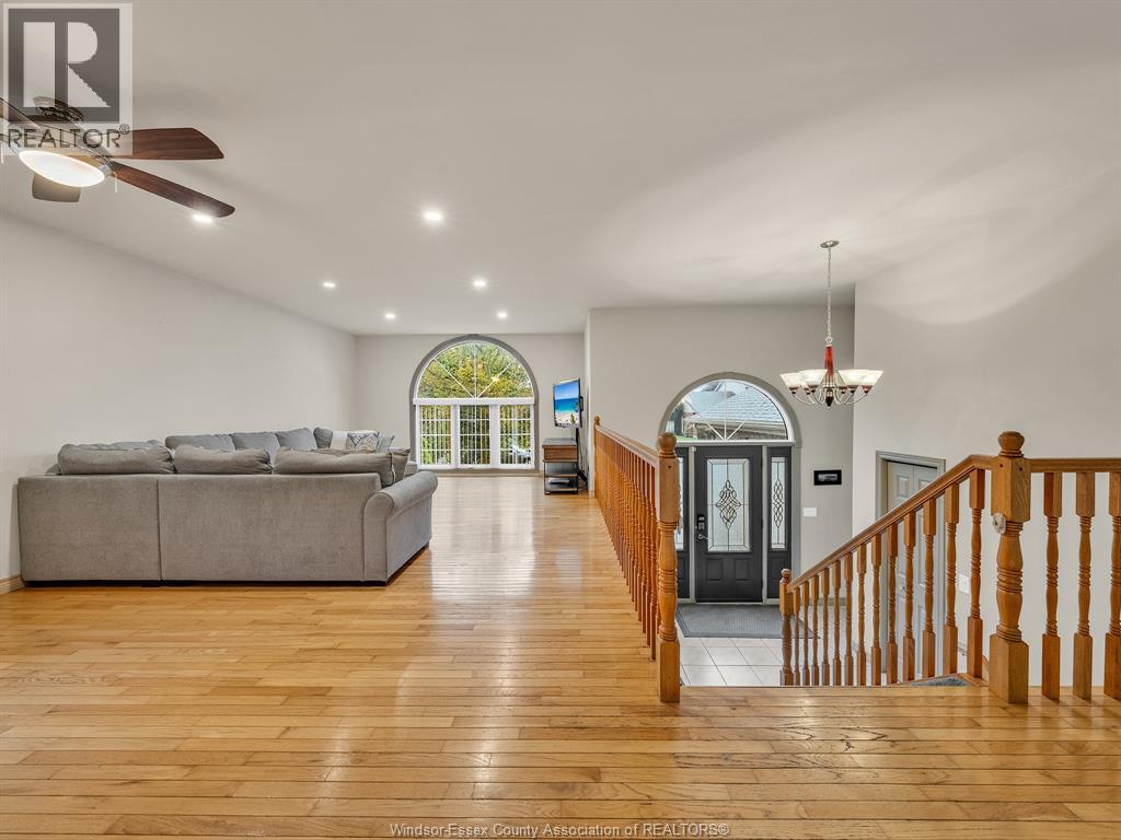 9 Lyle STREET - Image 3