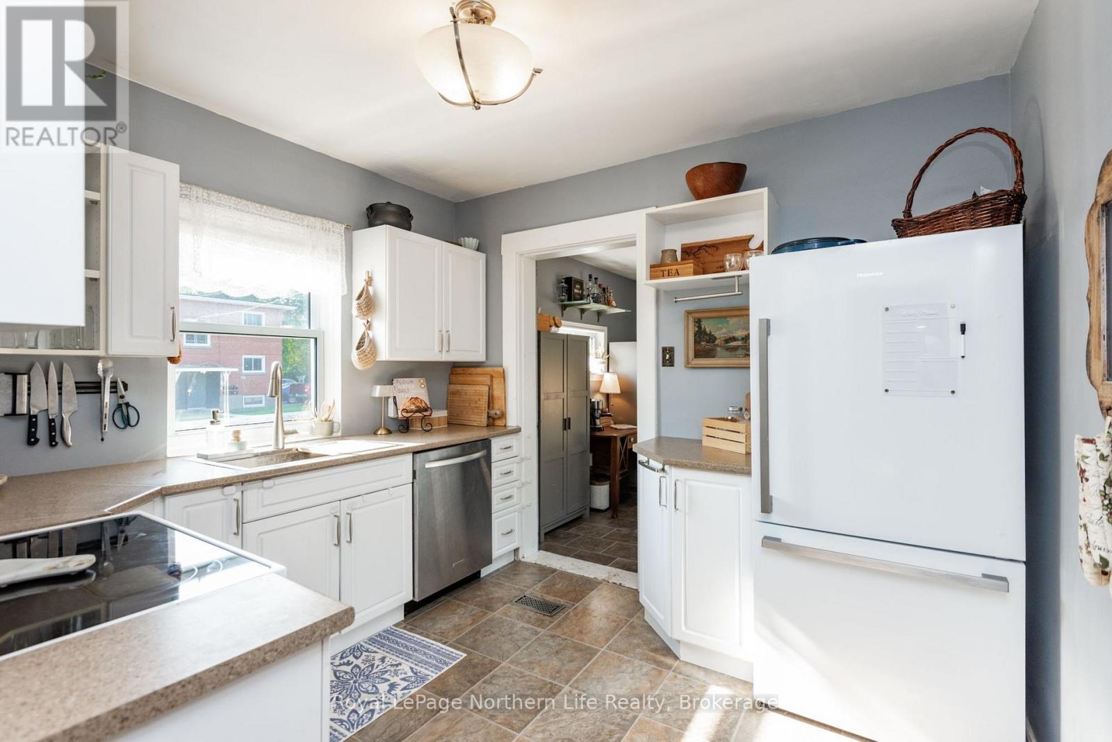 1612 CASSELLS STREET - 14