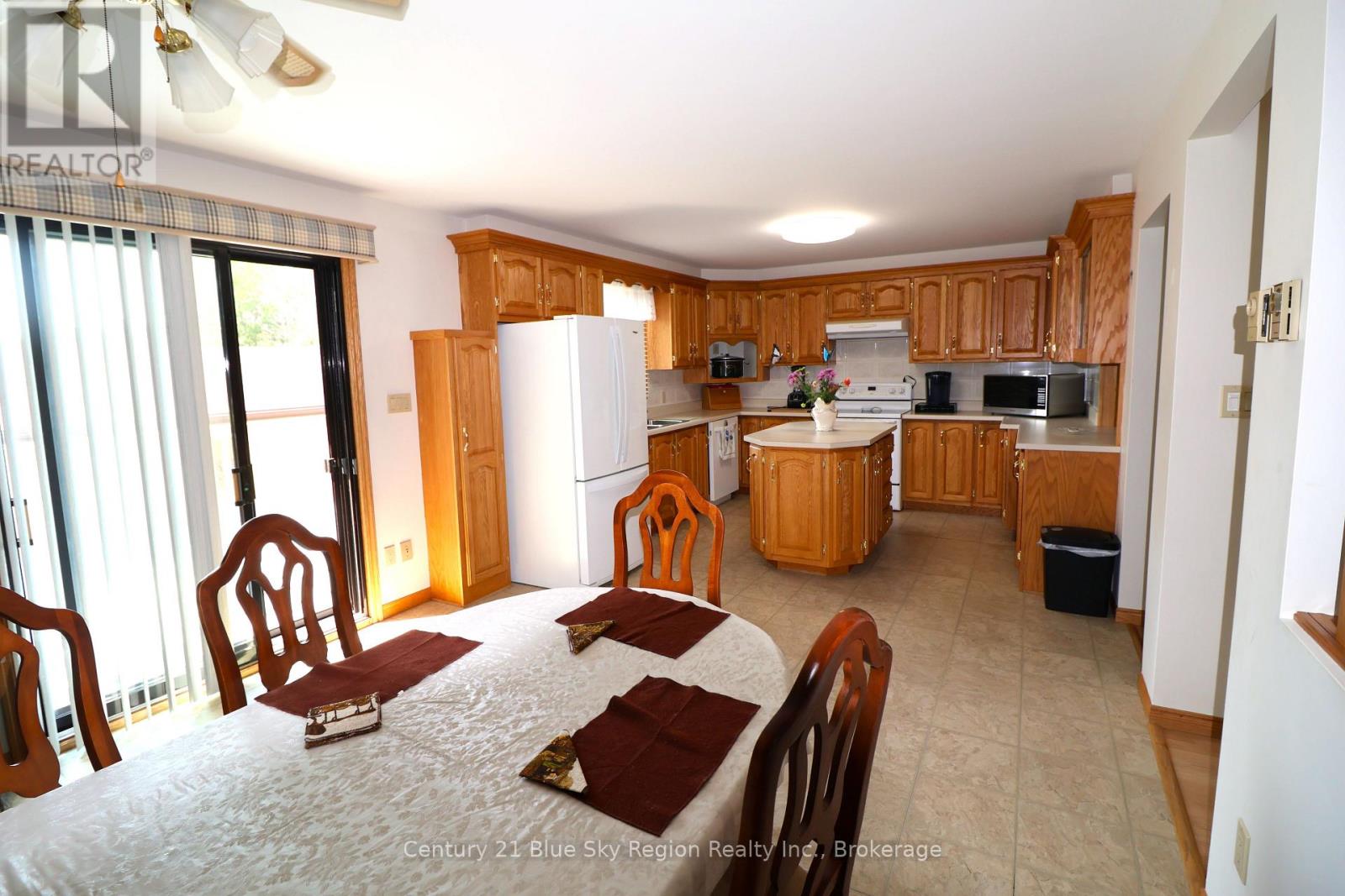 877 O'BRIEN STREET - Image 13