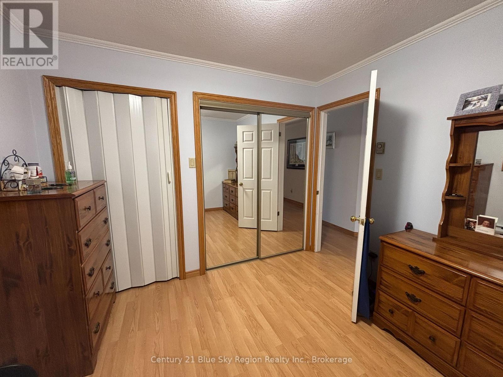 877 O'BRIEN STREET - Image 16