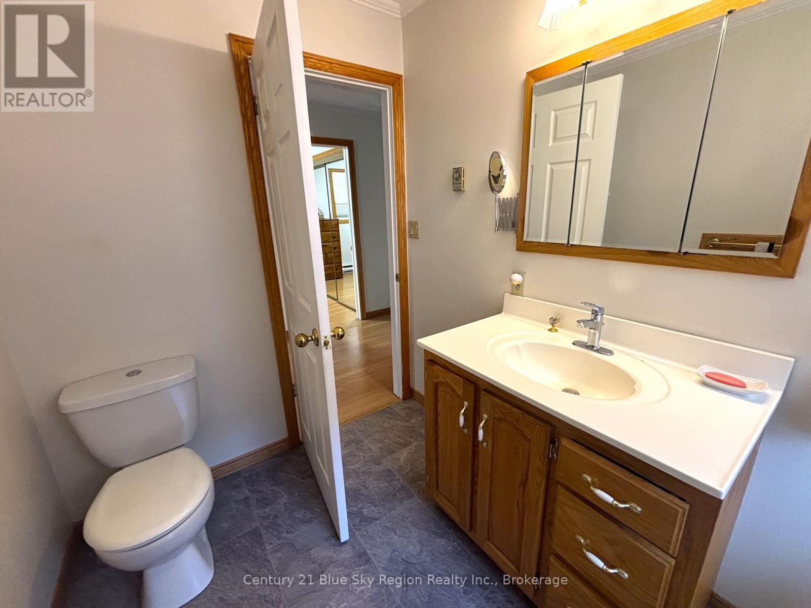 877 O'BRIEN STREET - Image 18