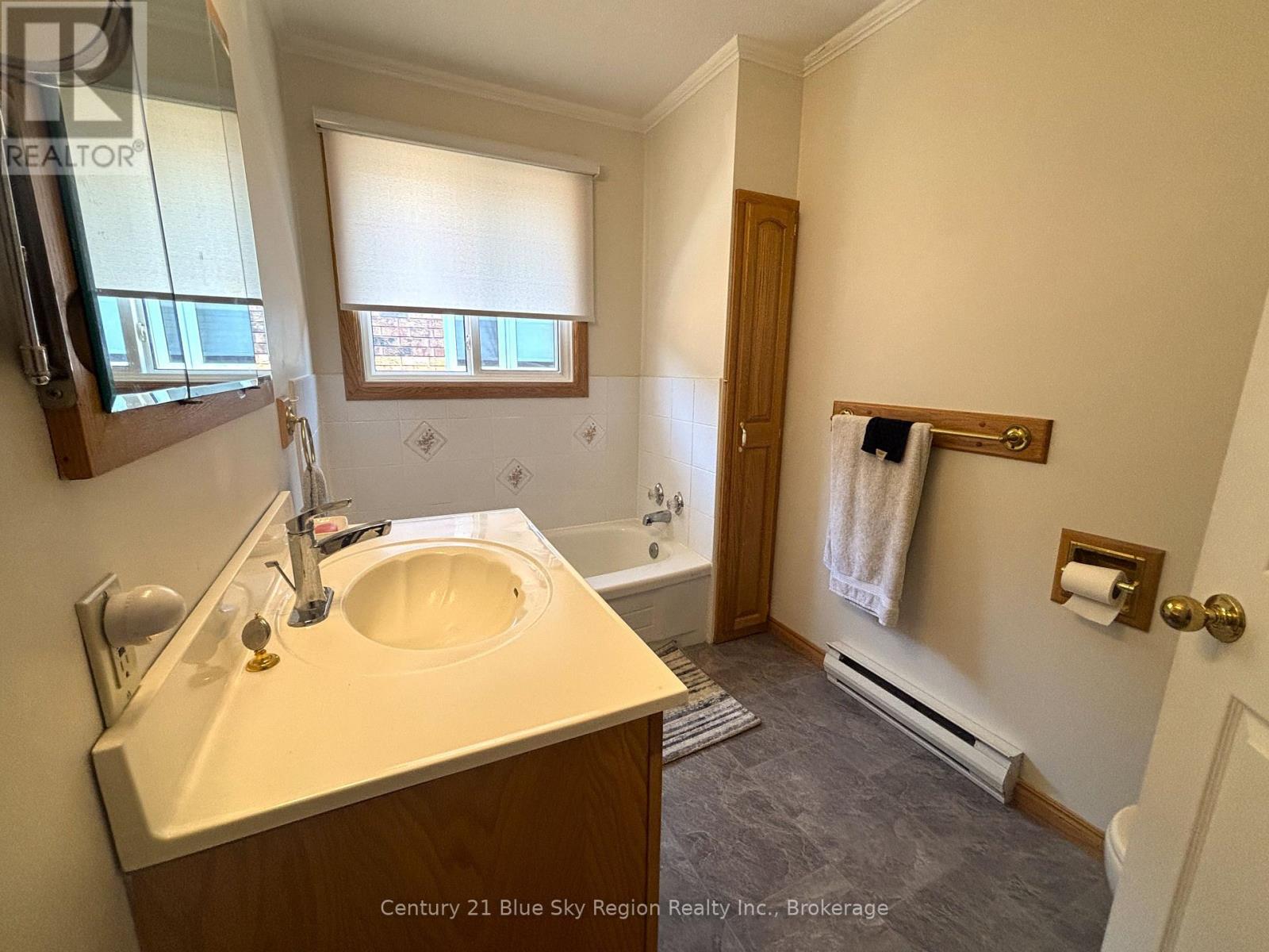 877 O'BRIEN STREET - Image 19