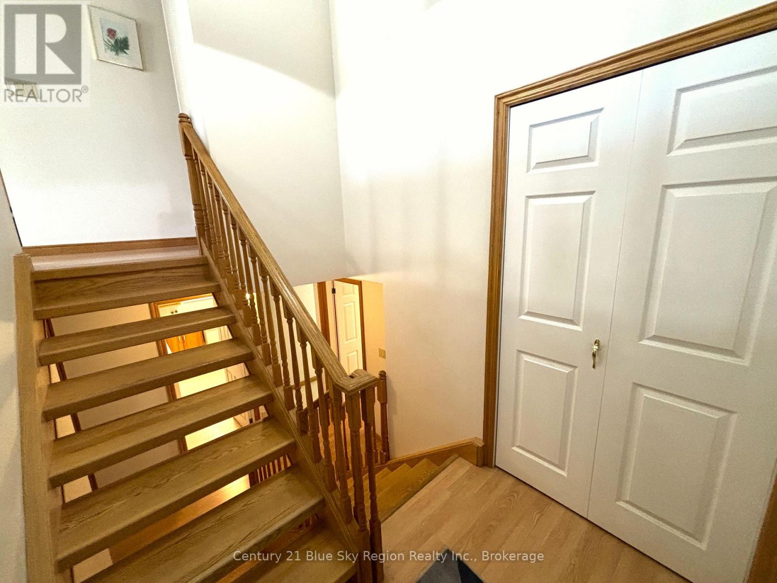 877 O'BRIEN STREET - Image 20