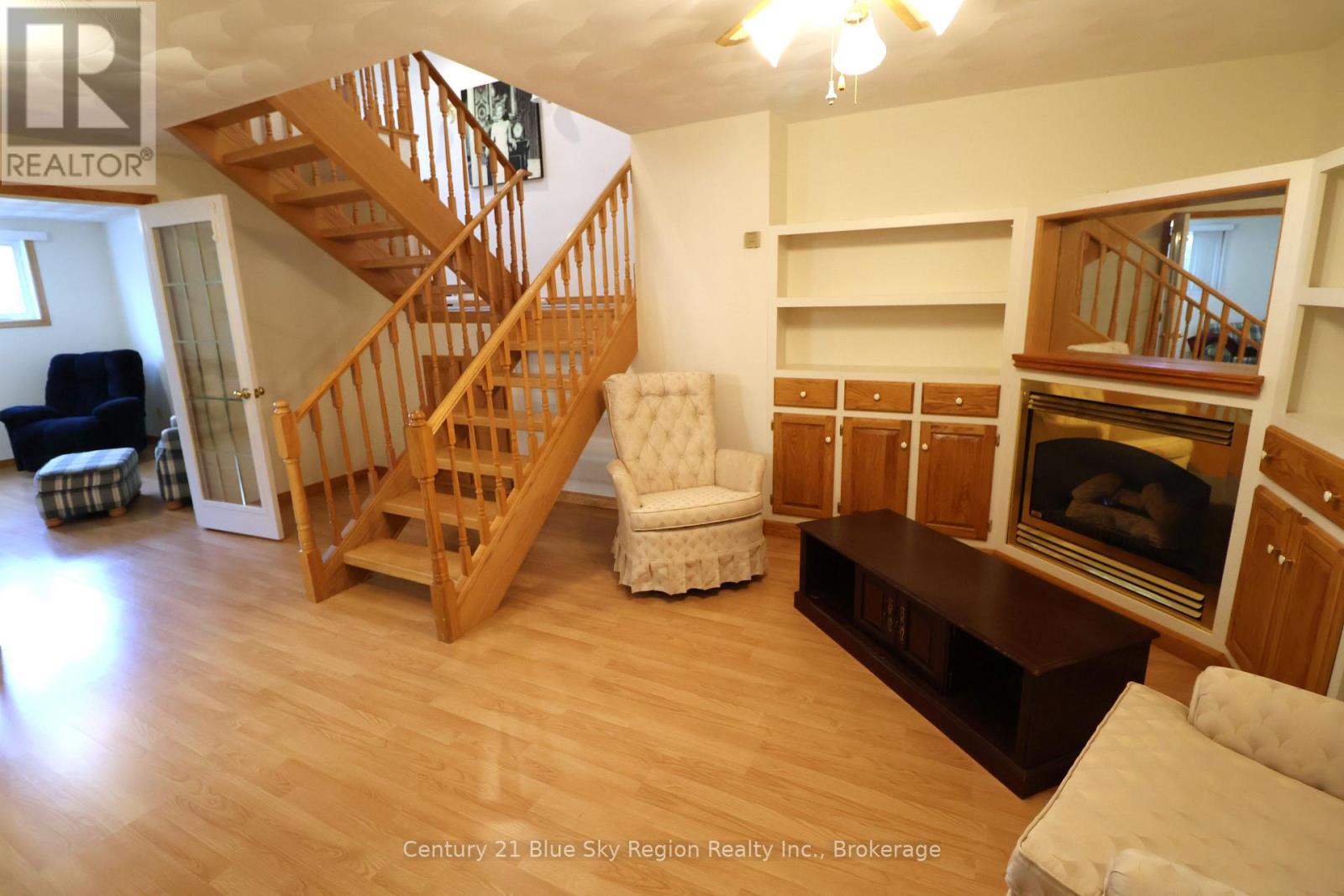 877 O'BRIEN STREET - Image 23