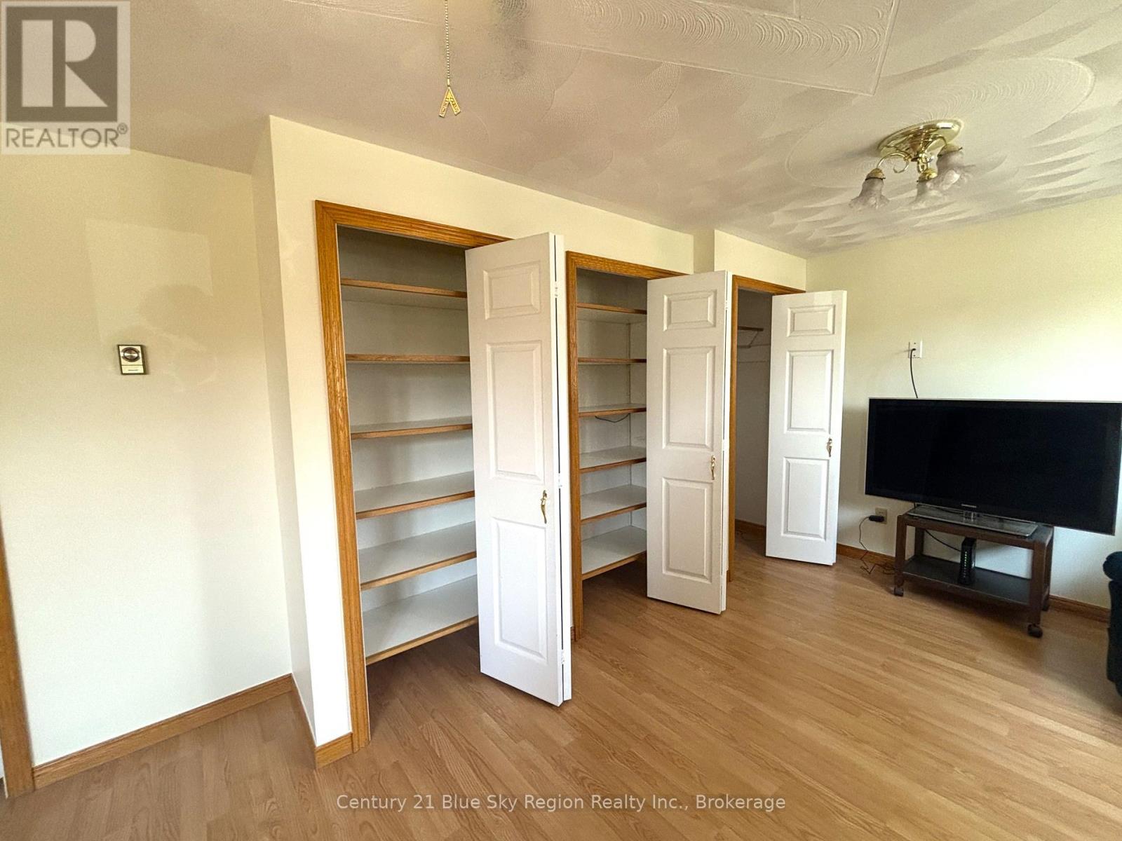 877 O'BRIEN STREET - Image 25