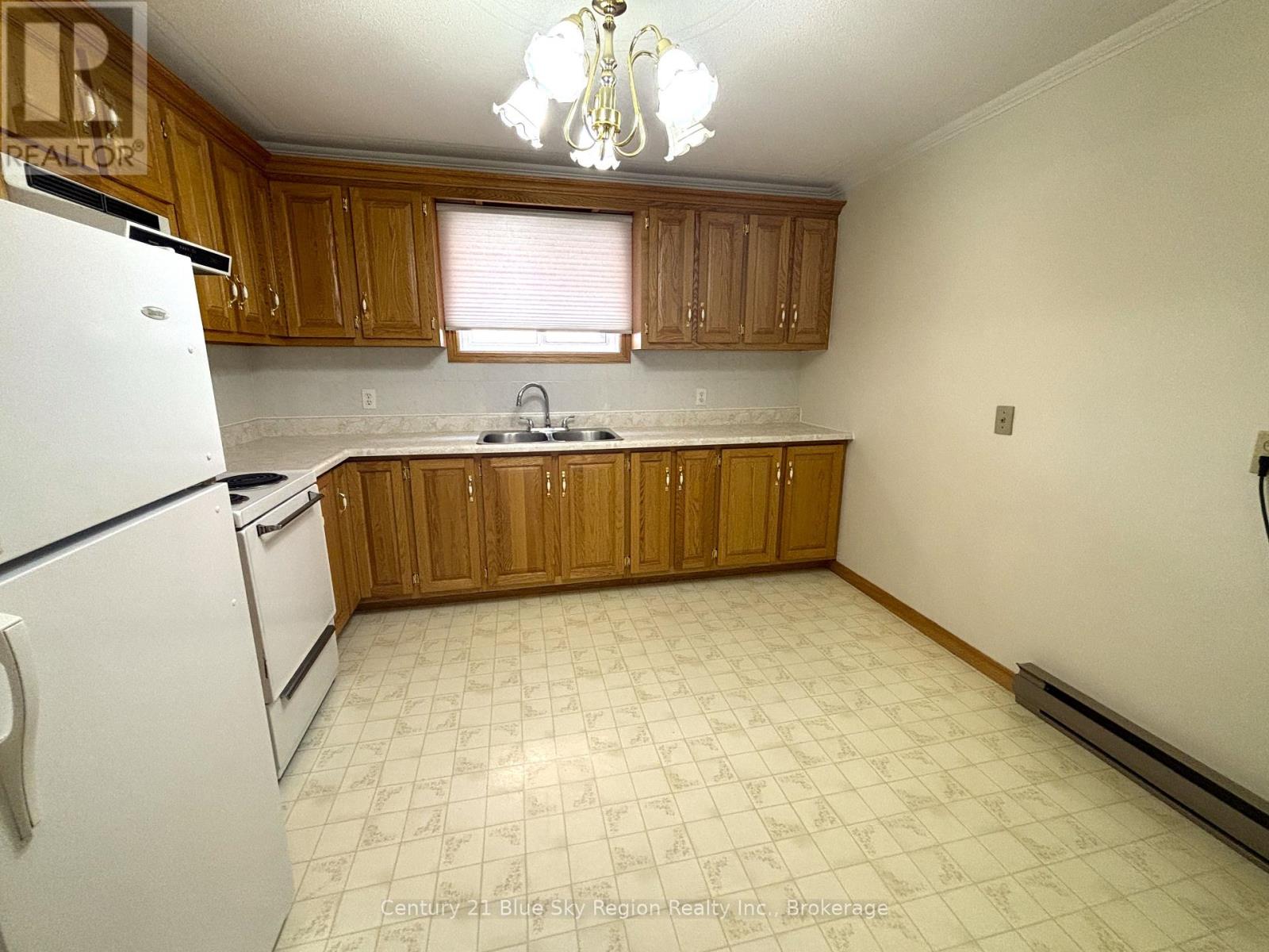 877 O'BRIEN STREET - Image 27