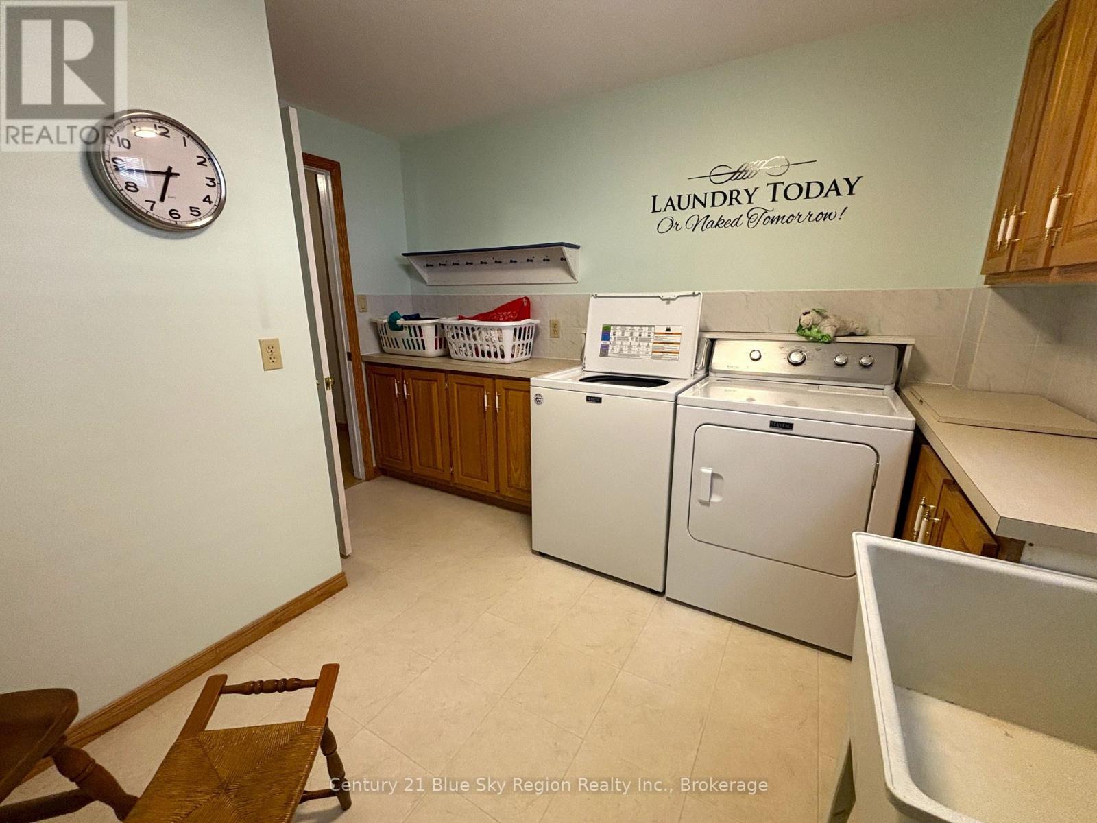 877 O'BRIEN STREET - Image 30