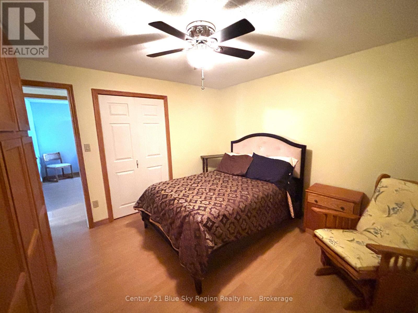 877 O'BRIEN STREET - Image 33