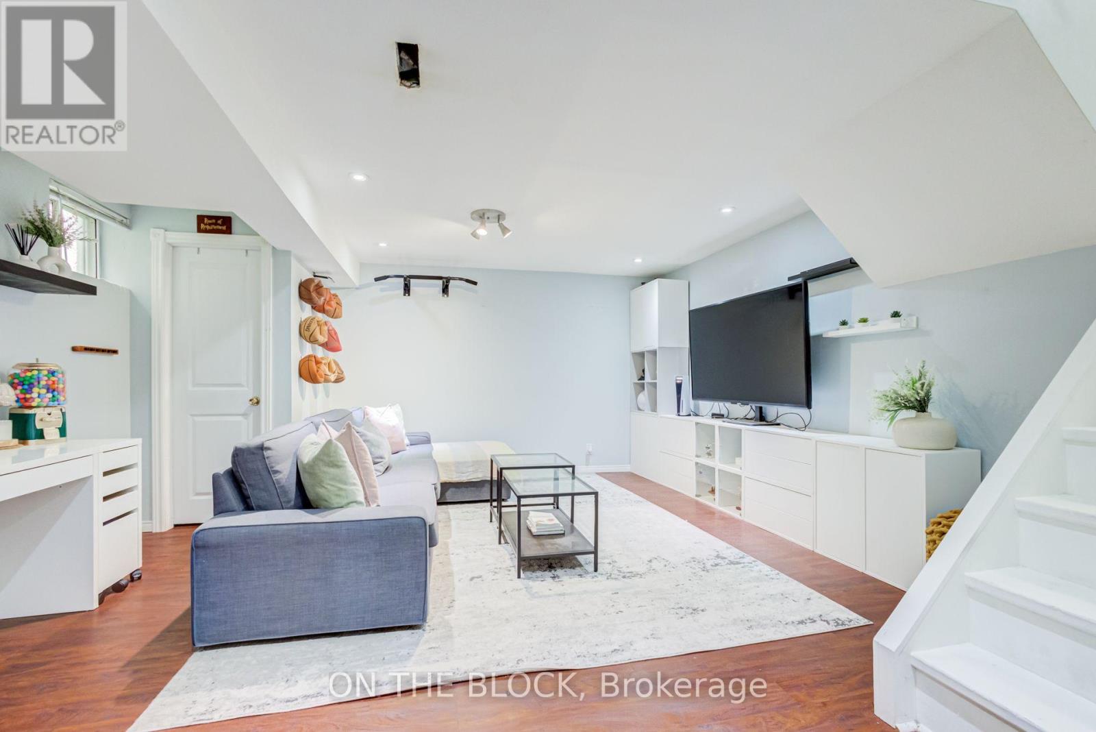 7 CHOPIN COURT - 24