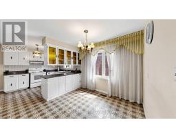 Dining room - 20 Torrens Avenue, Toronto, ON M4K2H8 Photo 8
