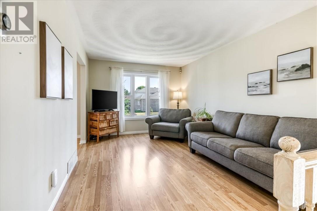 26 Monique Crescent - Image 18